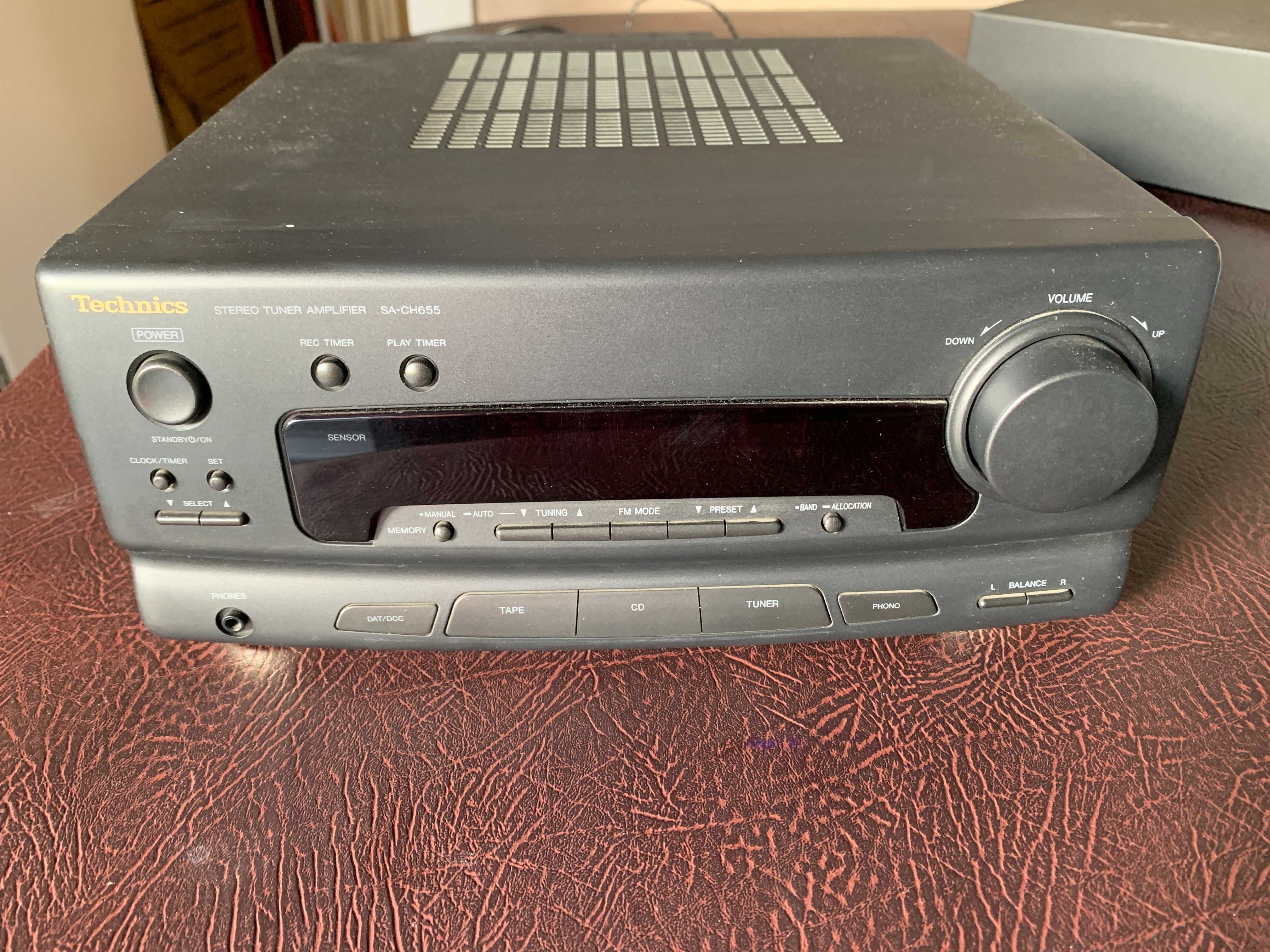 CD, Cassetes, Radio e Amplificador Technics  e 2 Colunas SC-CH655