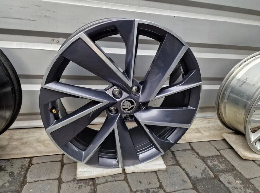ORYGINALNA Felga Skoda 20" 8.0" ET 45 5x112 5LA.601.025.S Enyaq