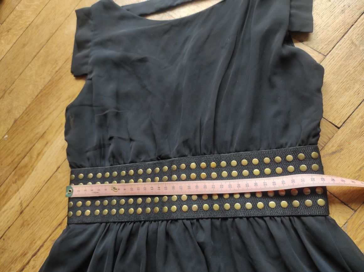 Sukienka koktajlowa letnia mała czarna krótka sukienka z ćwiekami