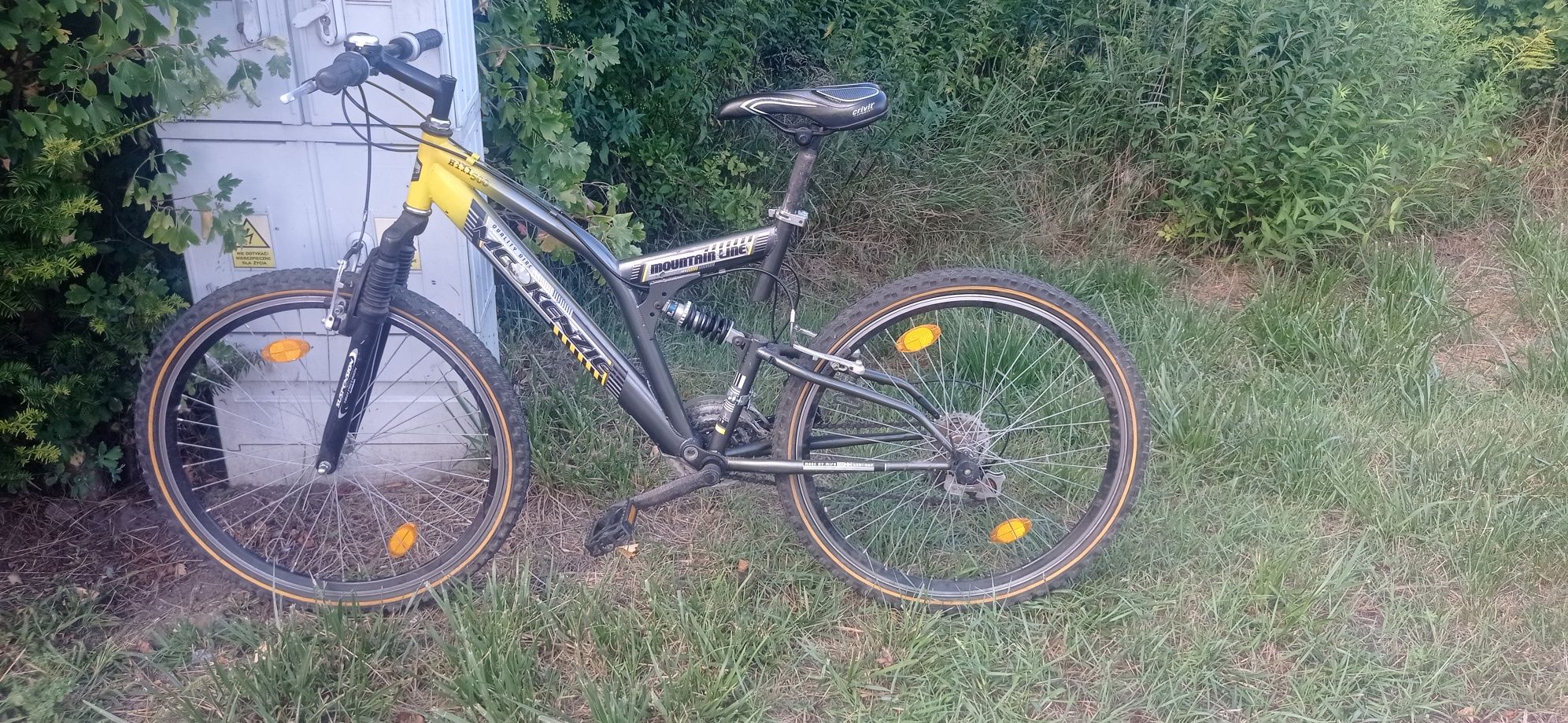 Rower górski MTB z przerzutkami oraz amortyzatorem  koła 26"