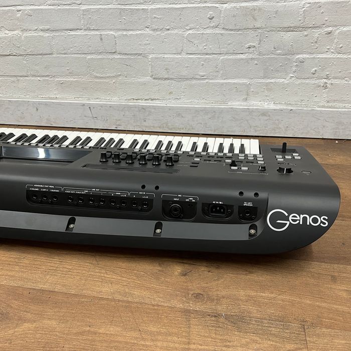 Yamaha Genos como novo