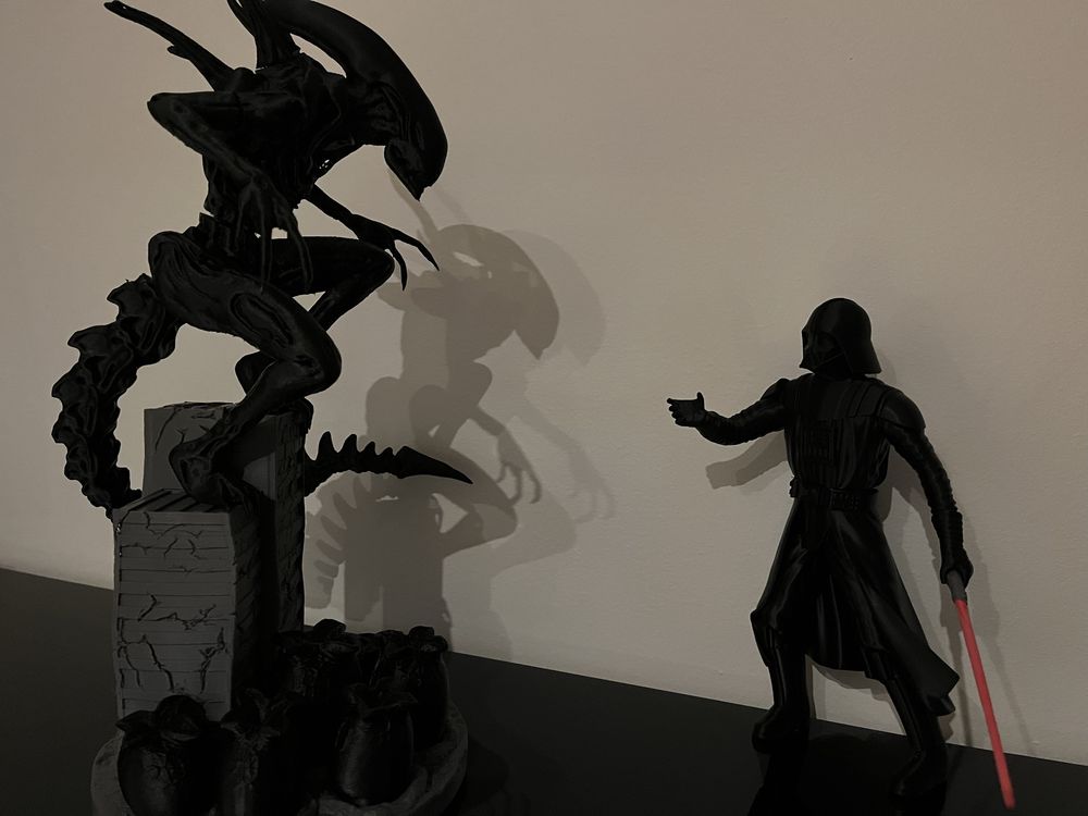 Estátua Alien Xenomorph – Impressão 3D (40×25 cm)