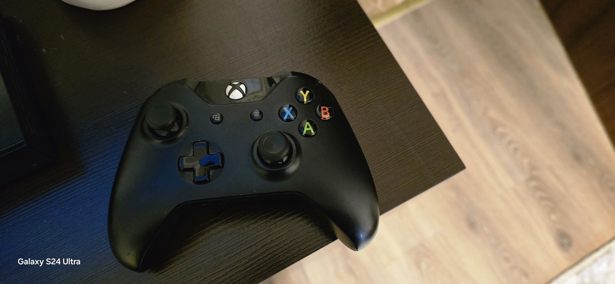 Sprzedam konsolę Xbox One.