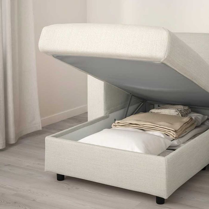 Sofá de três lugares com chaise longue do Ikea