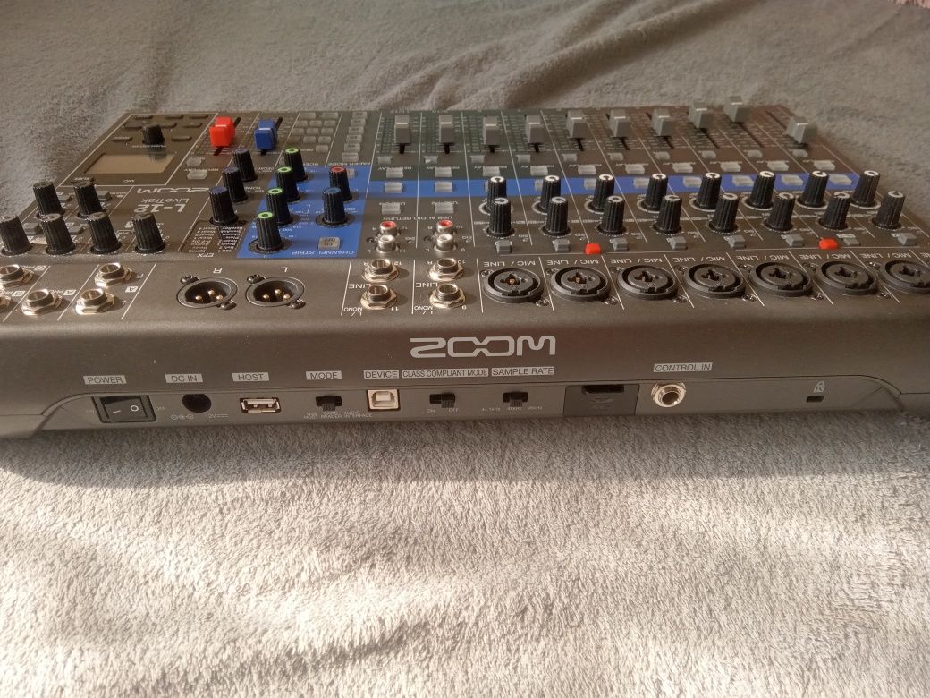 Mikser zoom livetrak L-12