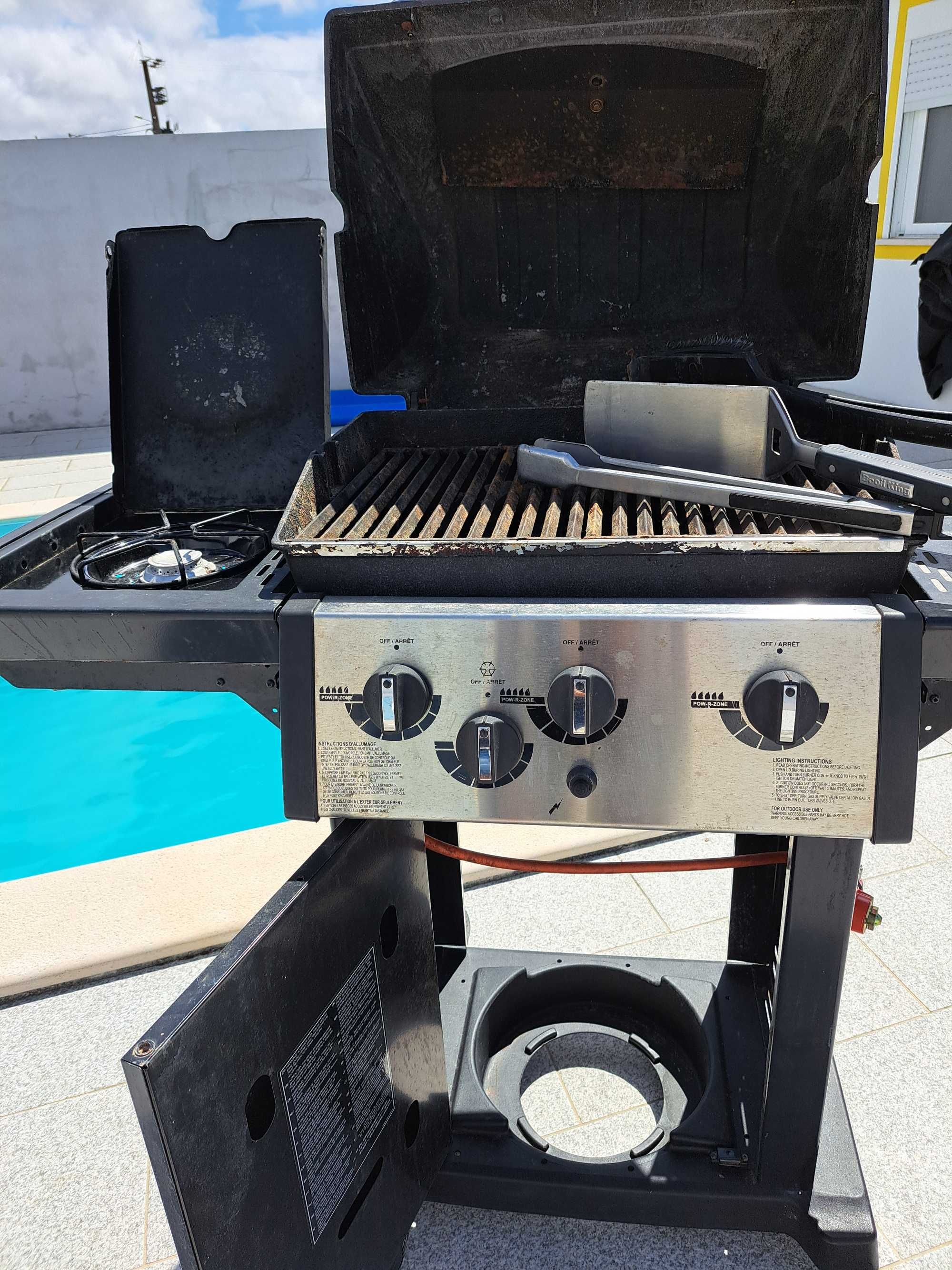 BBQ Barbecue a gás, marca BROIL KING, usado