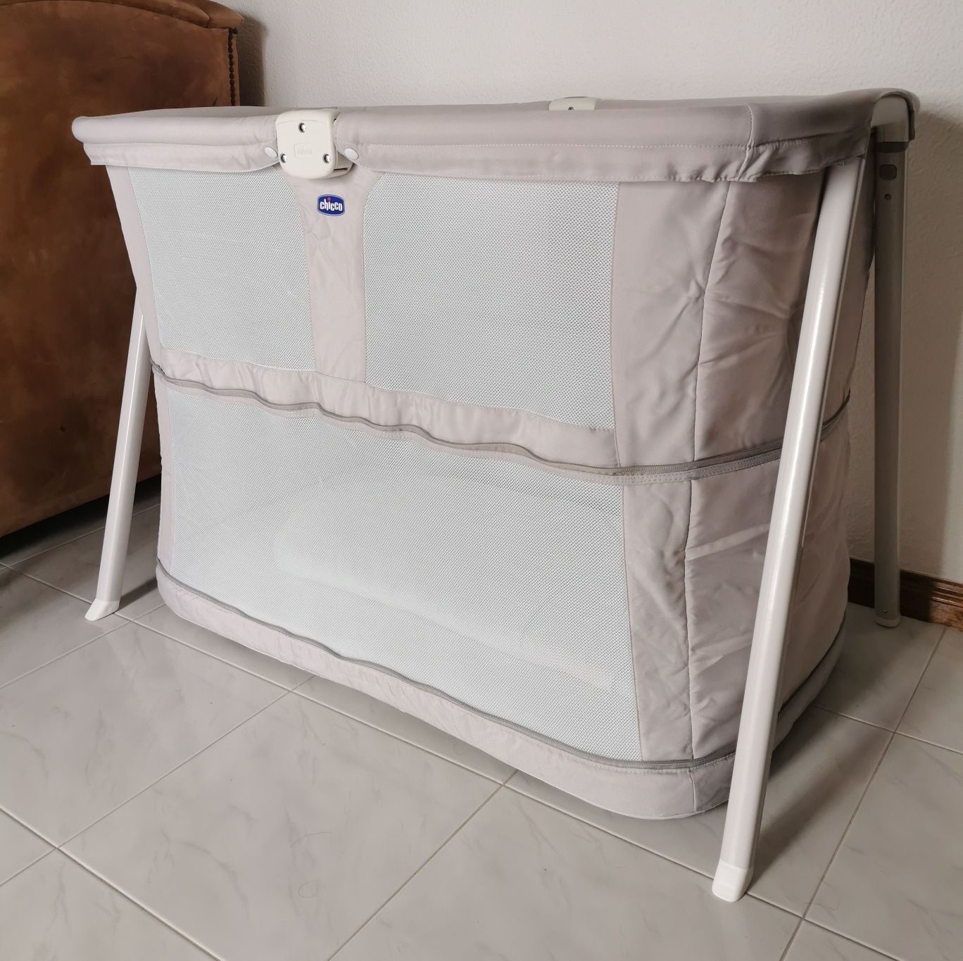 Berço de viagem da Chicco cinzento