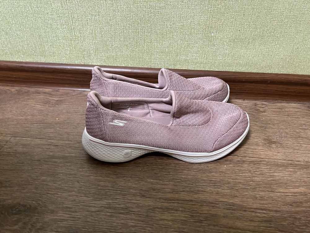 Легкі дихаючі мокасини Skechers Туфлі Go Walk кросівки літні
