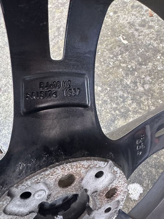 Felgi aluminiowe do bmw  z oponami zimowymi 18