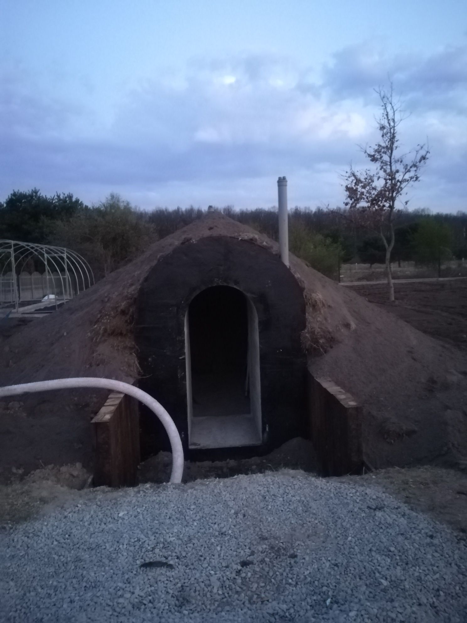 Altana betonowa piwniczka ogrodowa ziemianka spiżarnia Schron  Bunkier