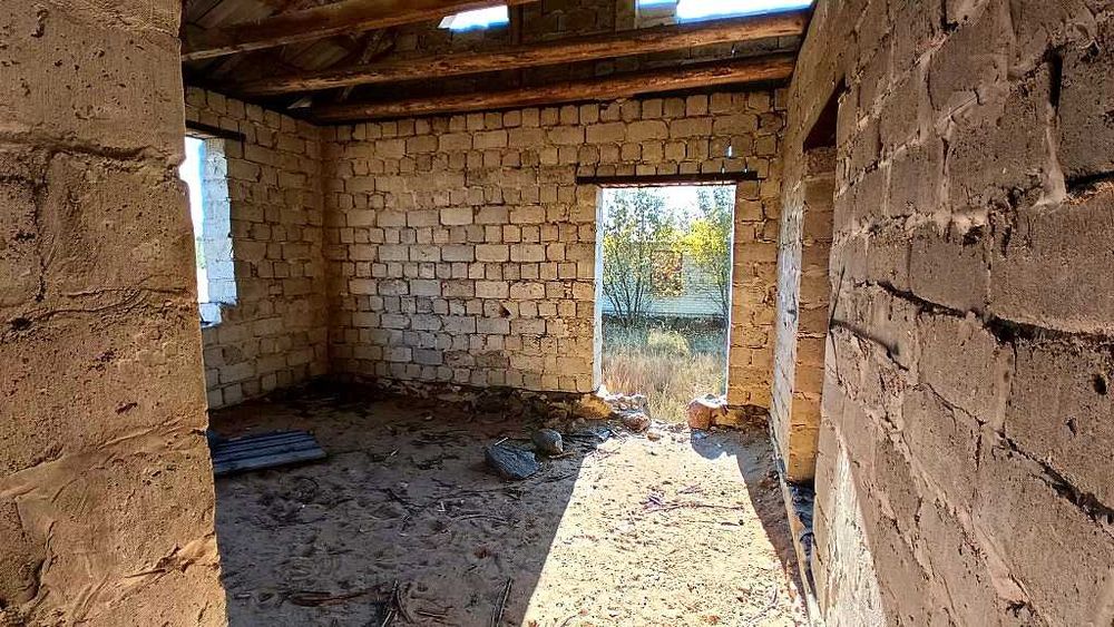 Продам коробку та 16сот.землі в с.Зурівка.Тихе місце.Від Києва 47км.