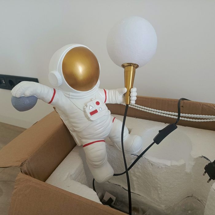 Світильник настіний. Бра космонавт