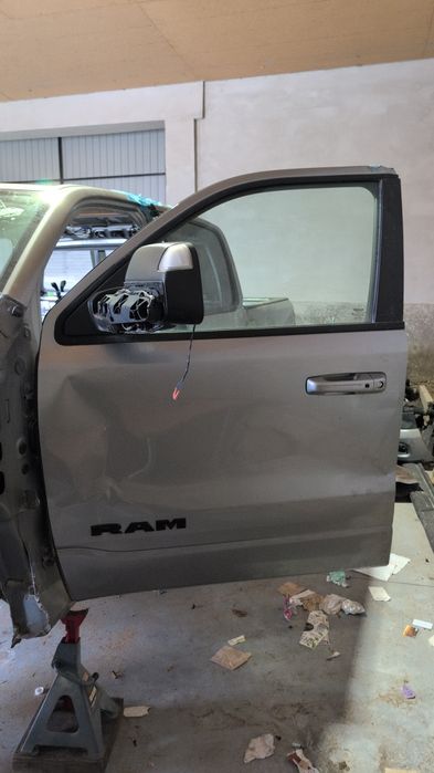 Dodge RAM 1500 22- Drzwi lewe przód uszkodzone