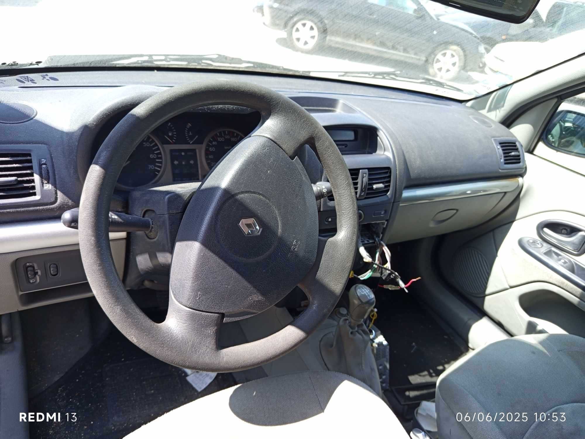 Para peças Renault Clio II 1.2 16V ano 2001