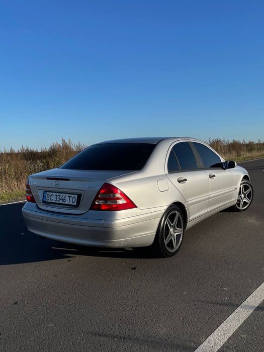 Mercedes c 180.