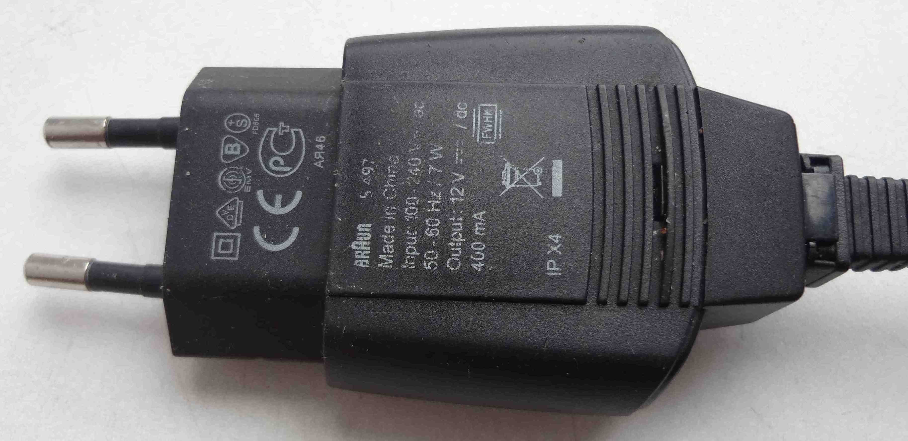 Электробритва BRAUN Series 3 300 № 5747, рабочая