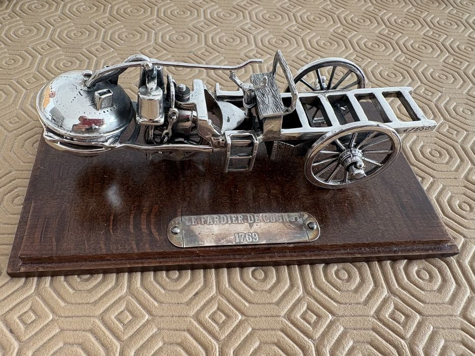 Primeiro carro prototipo prata