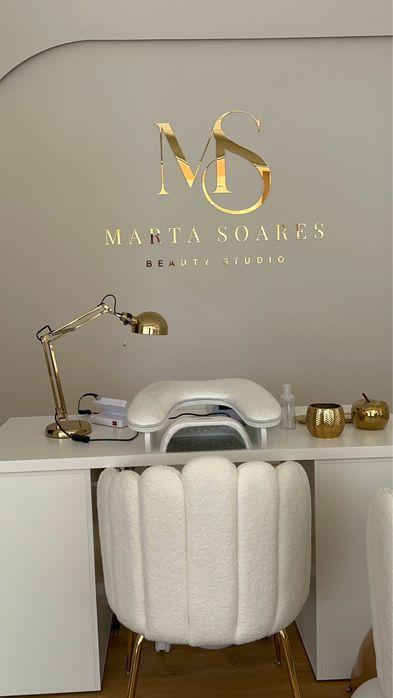Alugo mesa de manicure
