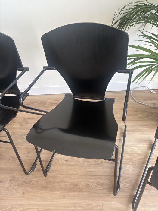 Conjunto de 4 cadeiras da coleção Egoa 300 projetadas por Josep Mora