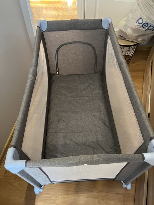 Łóżeczko turytycznr nowe na kółkach