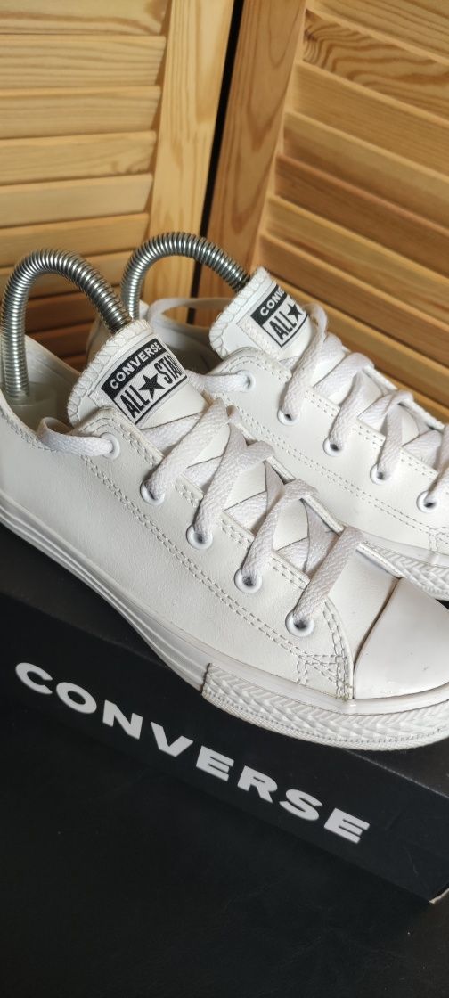 Białe skórzane trampki Converse Rozmiar 35