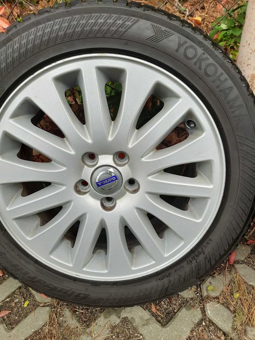 Felgi alu 17 z oponami 225/50/17 wielosezonowe.