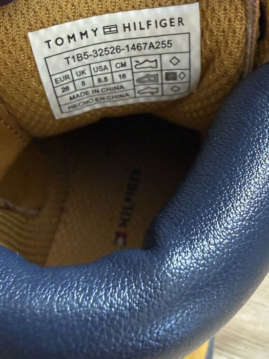 Tommy Hilfiger Buty chłopięce 26 świetny stan!
