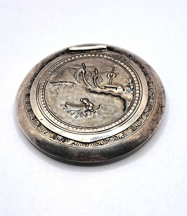 Srebrna puderniczka pr.875