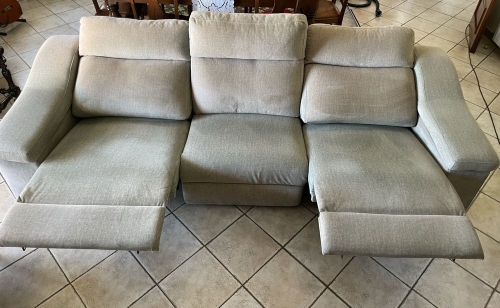 Sofá de 3 lugares com chaise long eletrica