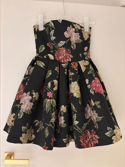 Elegancka czarna sukienka w kwiaty XS/S