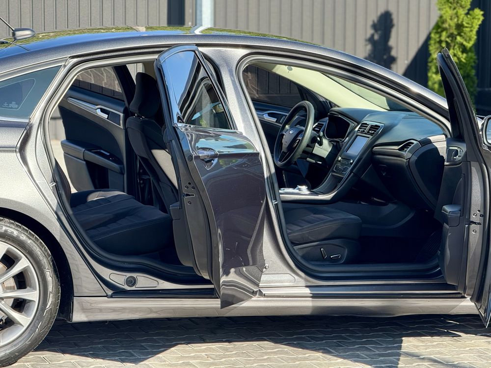 Ford Fusion Hybrid в идеальном состоянии