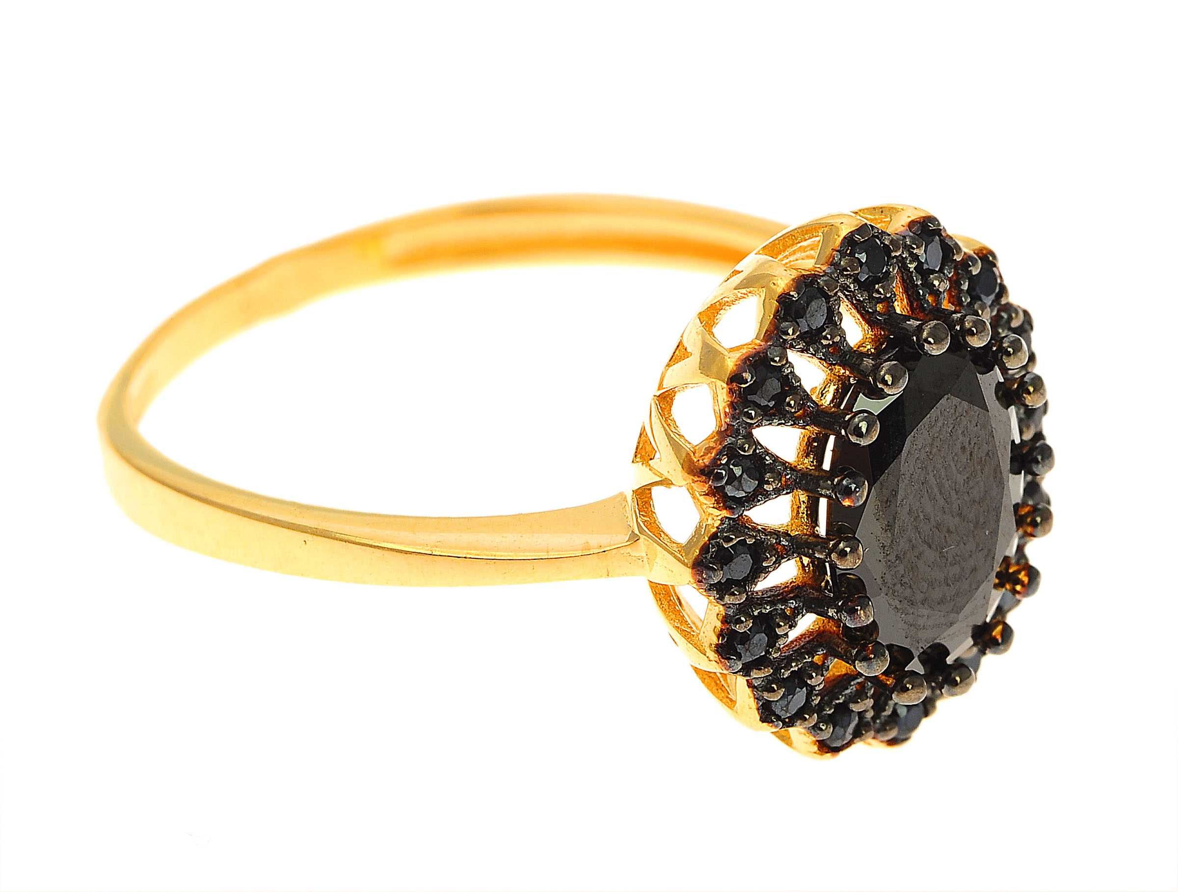 Złoty pierścionek z czarnymi cyrkoniami 133823