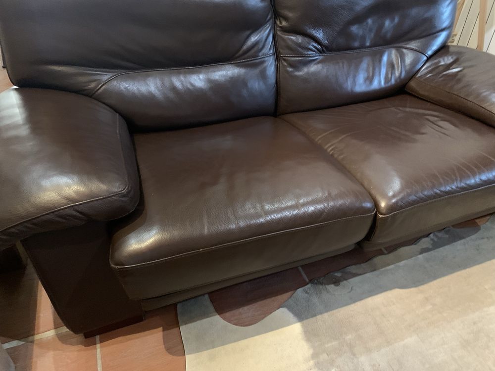 Sofas em pele dois de dois lugares