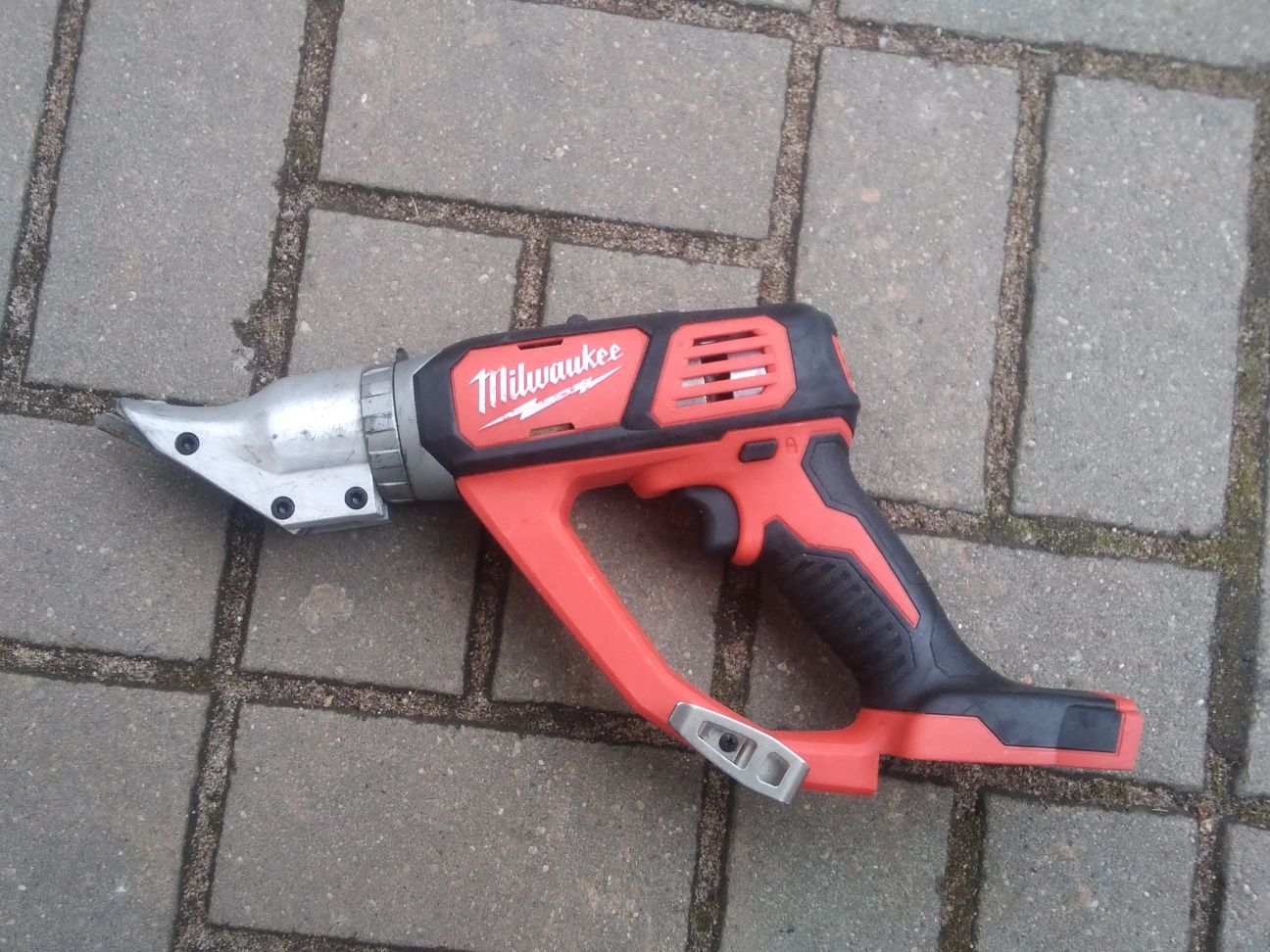 Nożyce do blachy Milwaukee M18 BMS12