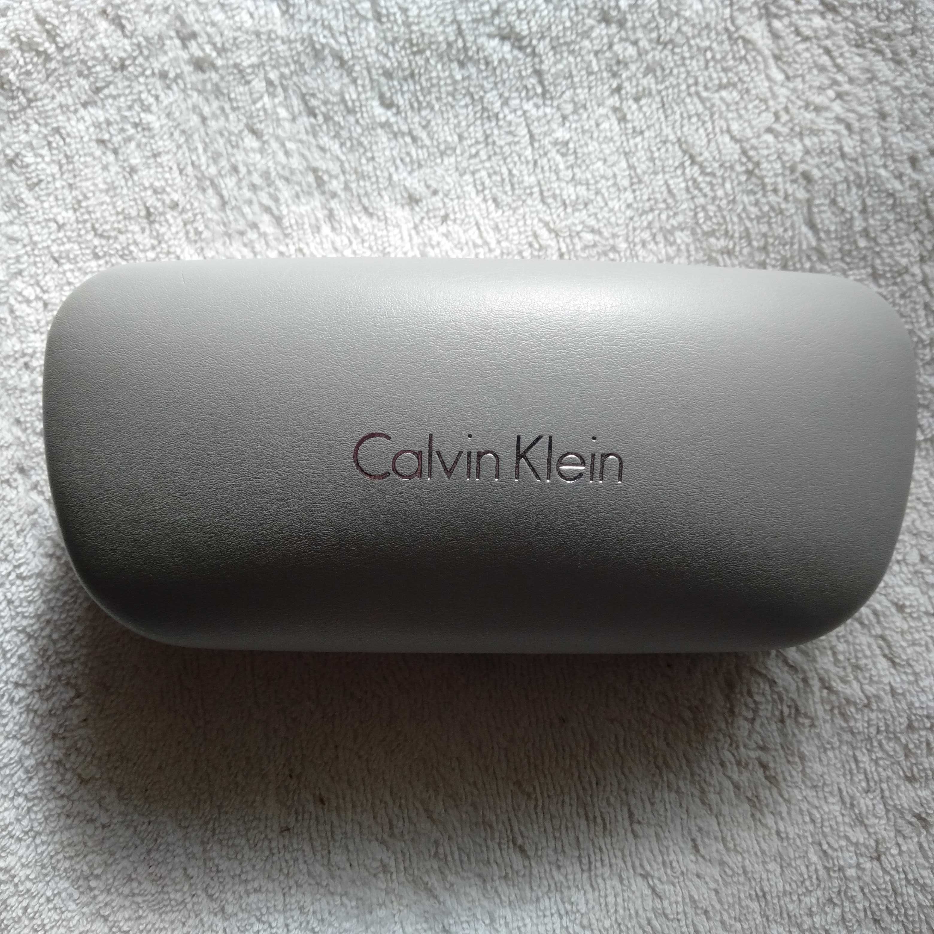 Calvin Klein etui do okularów