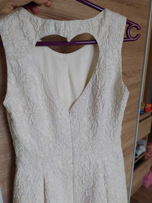 Piękna sukienka ecru 36