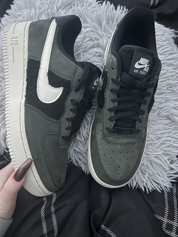 Nike Air Force 1 rozm. 39 nowe czarne z futerkiem przy logo