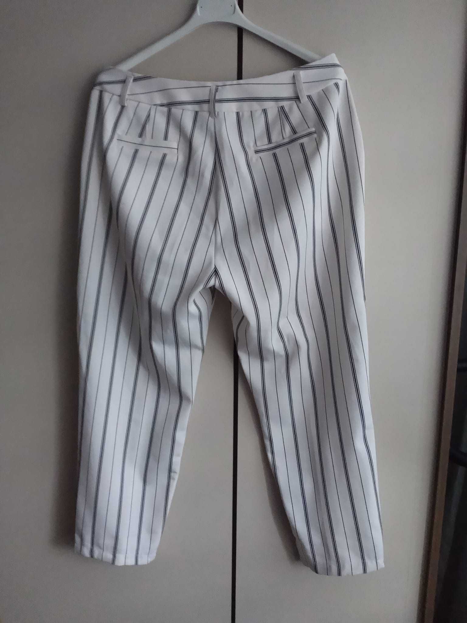Białe spodnie materiałowe w paski 42 XL