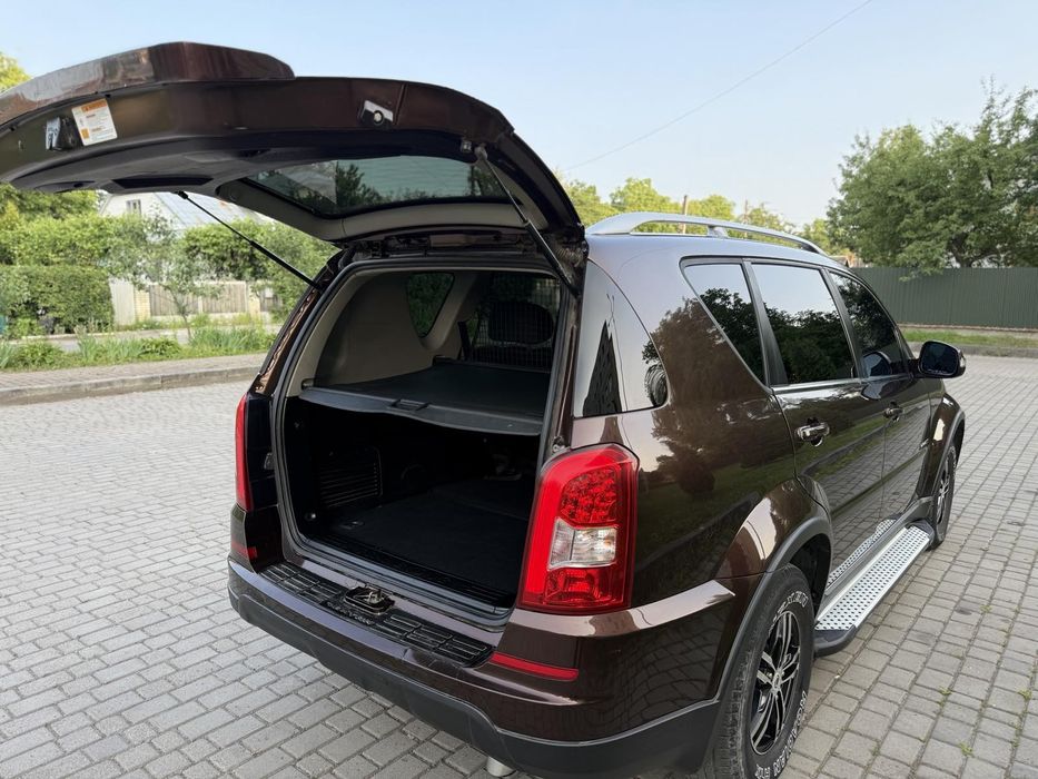 SsangYong Rexton w  Сангйонг рекстон джип