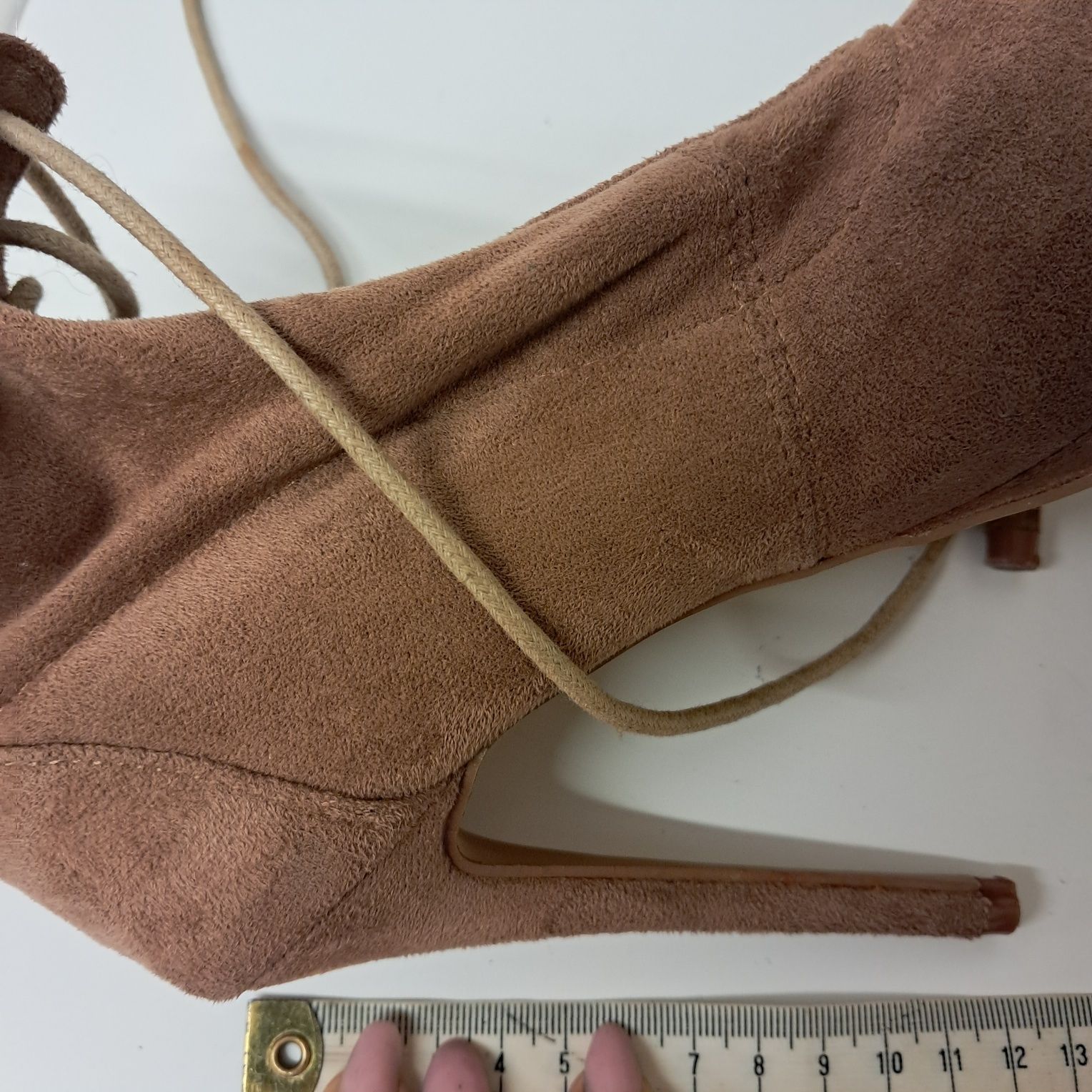 Buty na szpilce zamszowe z wiązaniem 36