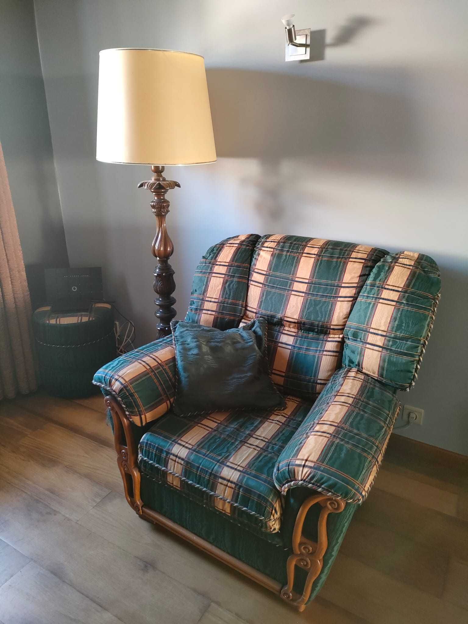 Conjunto Sofás (1 Sofá-Cama + 2 Pequenos + 1 Puff)
