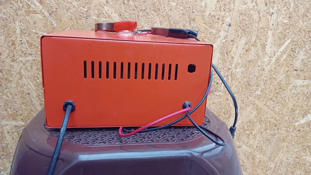 Зарядний пристрій KYH NC-LC15B2