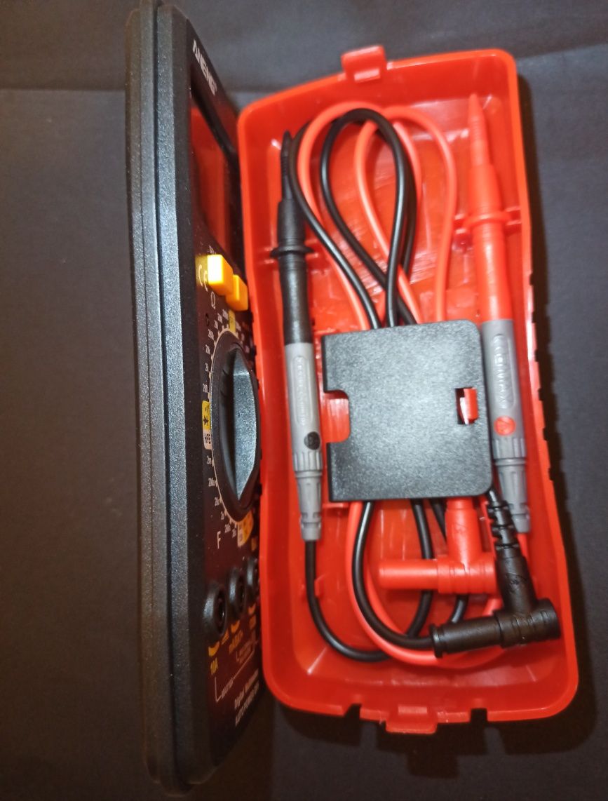 Multímetro Digital/Digital Multimeter