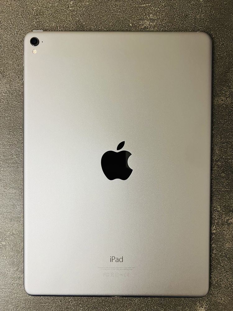 iPad Pro 9.7 32GB Space Gray (MLMN2)