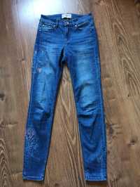 Spodnie jeans dżinsy Reserved 34 z haftem kwiaty