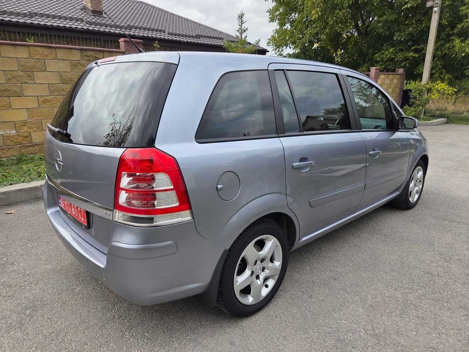 7- місний Opel Zafira в ідеальному стані. Не  битий, не фарбований.