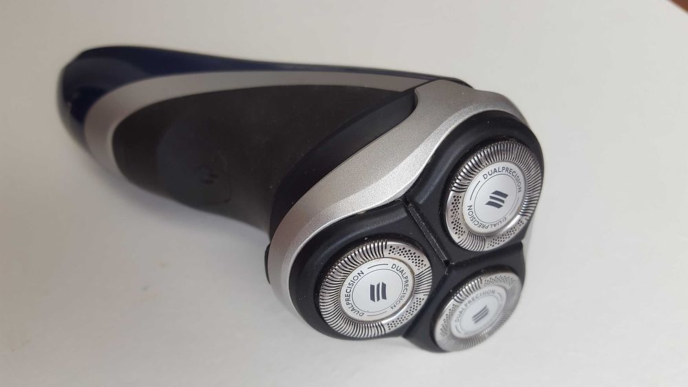 Máquina barbear Philips PT735
