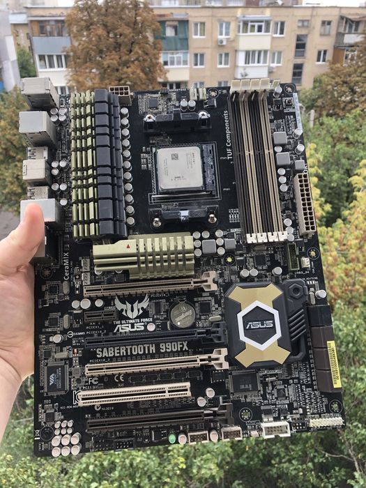 Материнська плата ASUS SABERTOOTH 990FX и сам камень FX8350
