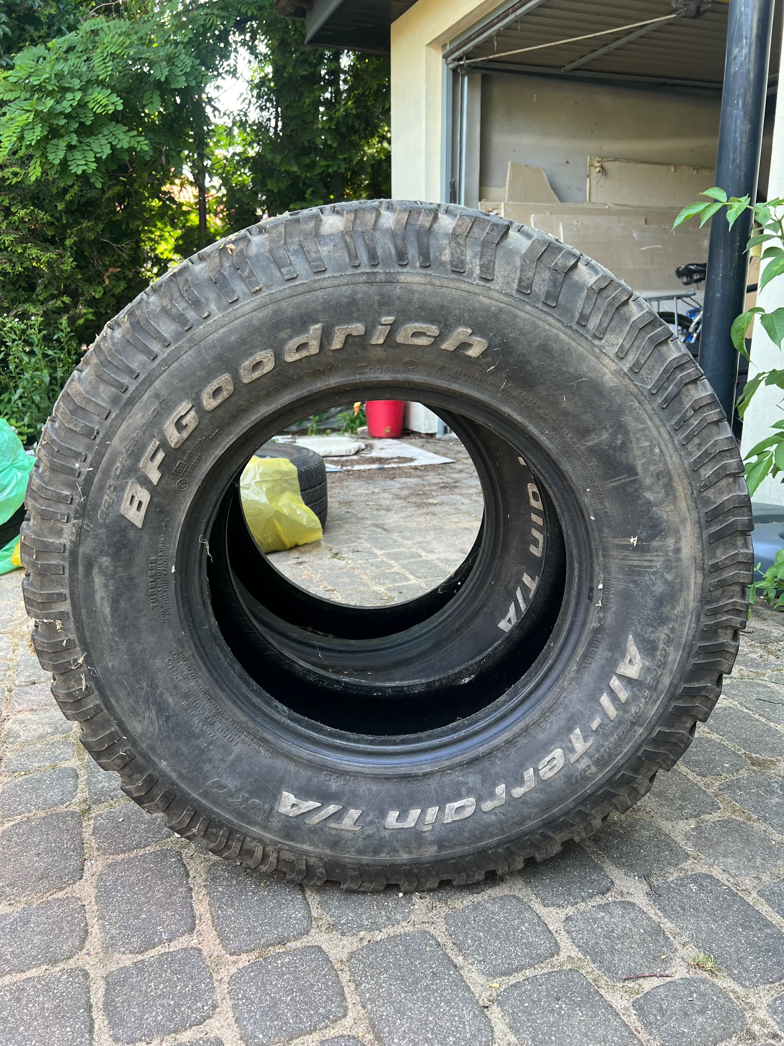 2x BFGoodrich Allterrain A/T LT265/75/R16