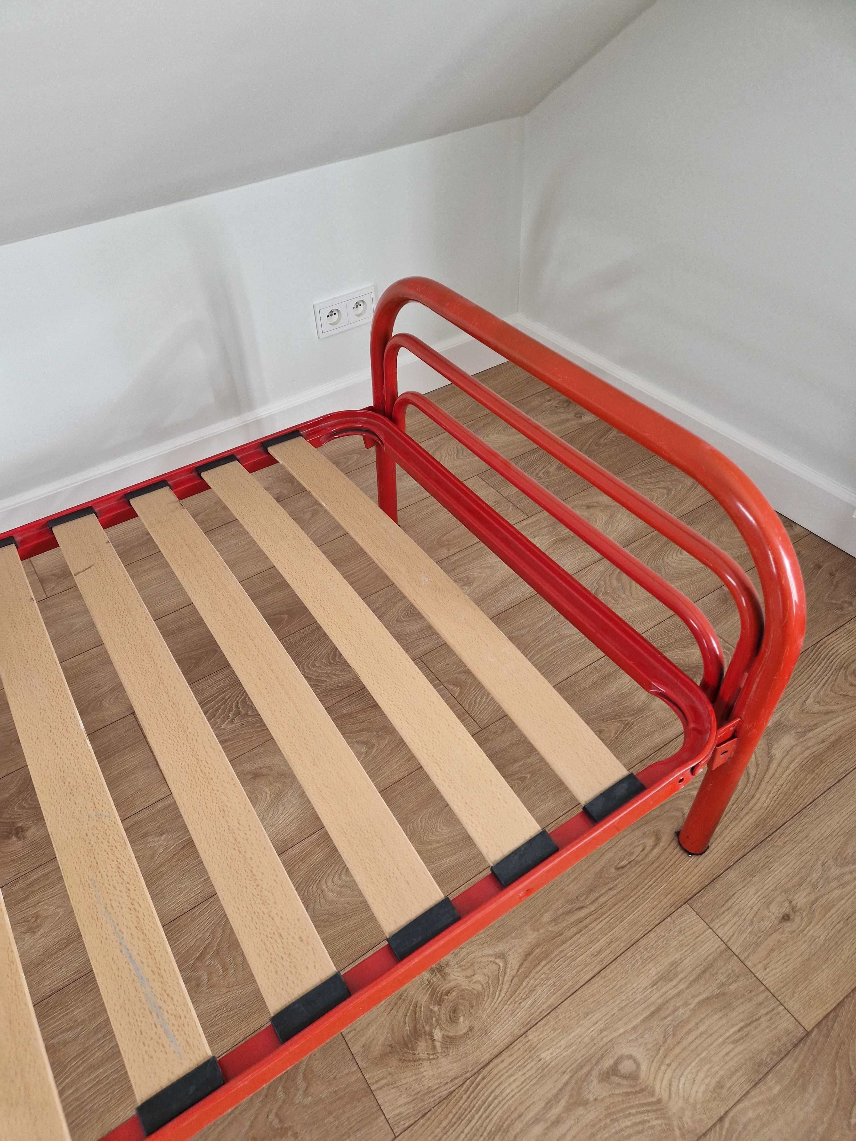 Czerwone łóżko metalowe 90x200
